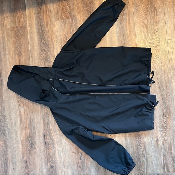 Black windbreaker size S - Picture 2 of 2